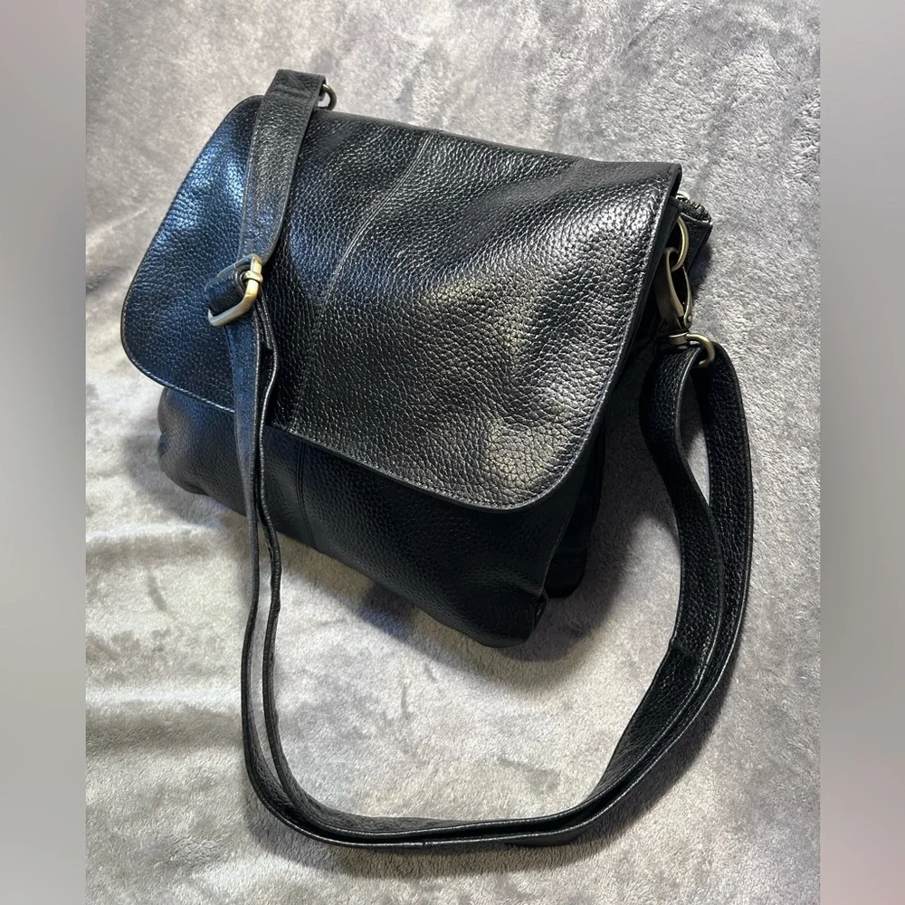 Latico Leather Co. Pebbled Leather Crossbody Messenger Bag - Picture 3 of 13